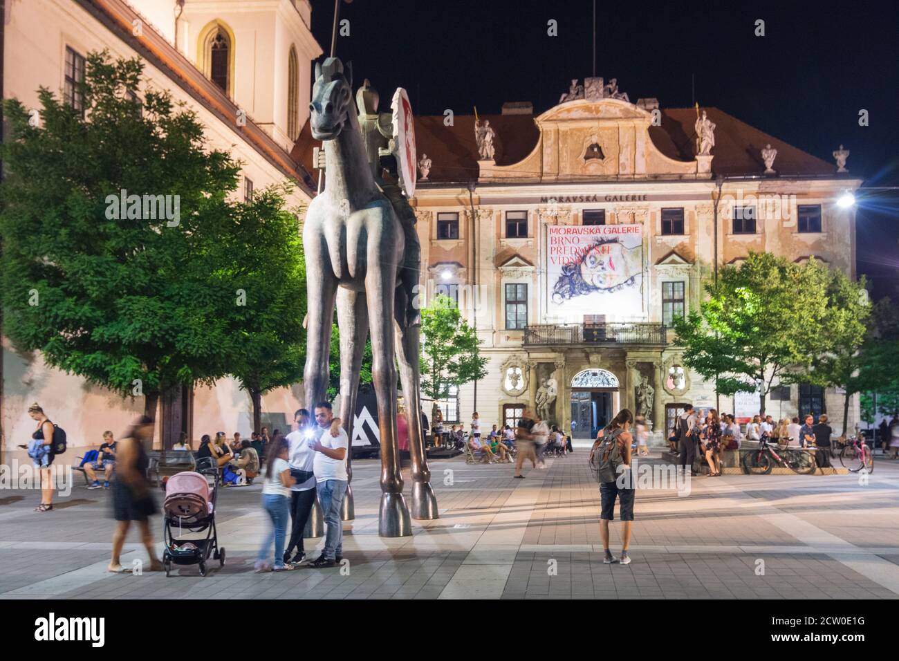 Brno (Brünn) : statue équestre « courage », place Moravie (Moravske namestí), Jan Kertitel Erna Baroque Kostel sv. Tomase (Église de Saint-Thomas), Mor Banque D'Images