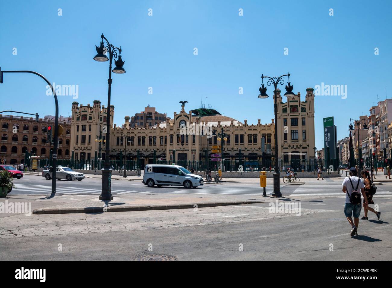 Valence, Espagne - 23 juillet 2020 : façade principale de la gare de Stació del Nord, à Valence, Espagne Banque D'Images