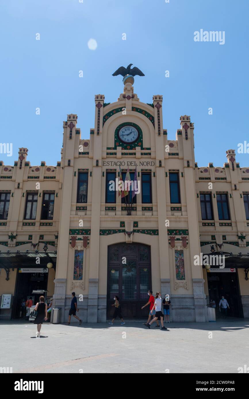 Valence, Espagne - 23 juillet 2020 : façade principale de la gare de Stació del Nord, à Valence, Espagne Banque D'Images