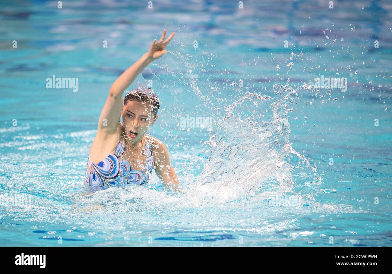 (200926) -- WUHAN, le 26 septembre 2020 (Xinhua) -- Sheng Shuwen de Jiangsu participe à la finale libre pour les femmes aux Championnats artistiques nationaux de natation chinois 2020 à Wuhan, dans la province de Hubei en Chine centrale, le 26 septembre 2020. (Xinhua/Xiao Yijiu) Banque D'Images