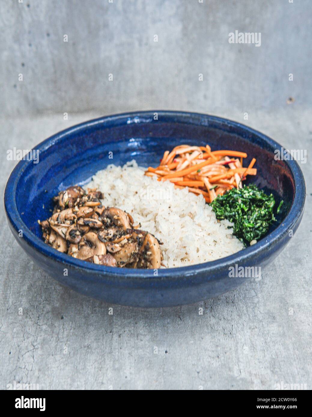 bol à champignons vegan grec et méditerranéen Banque D'Images