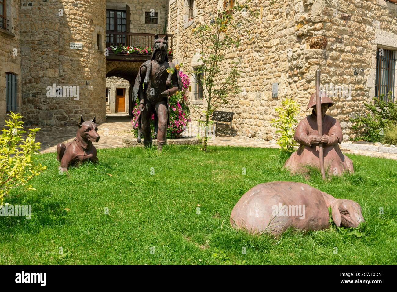 Le Malzieu ville, représentation de l'attaque de la Bête de Gevaudan par Louis Castel, Lozère, Occitanie, France Banque D'Images