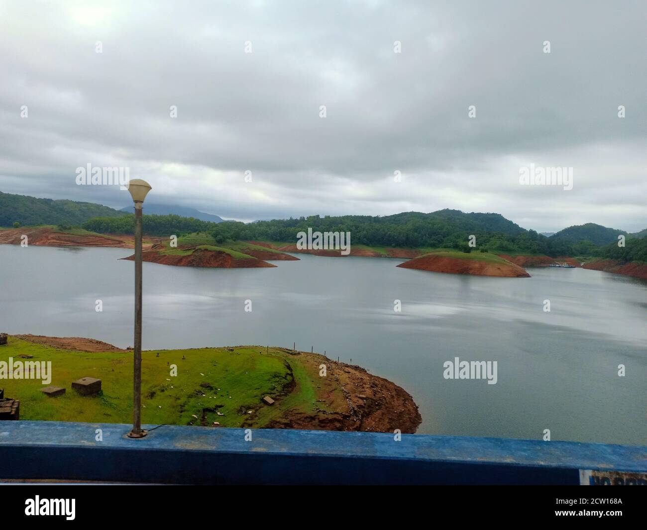 vue sur le barrage de kulamavu dans le kerala Banque D'Images