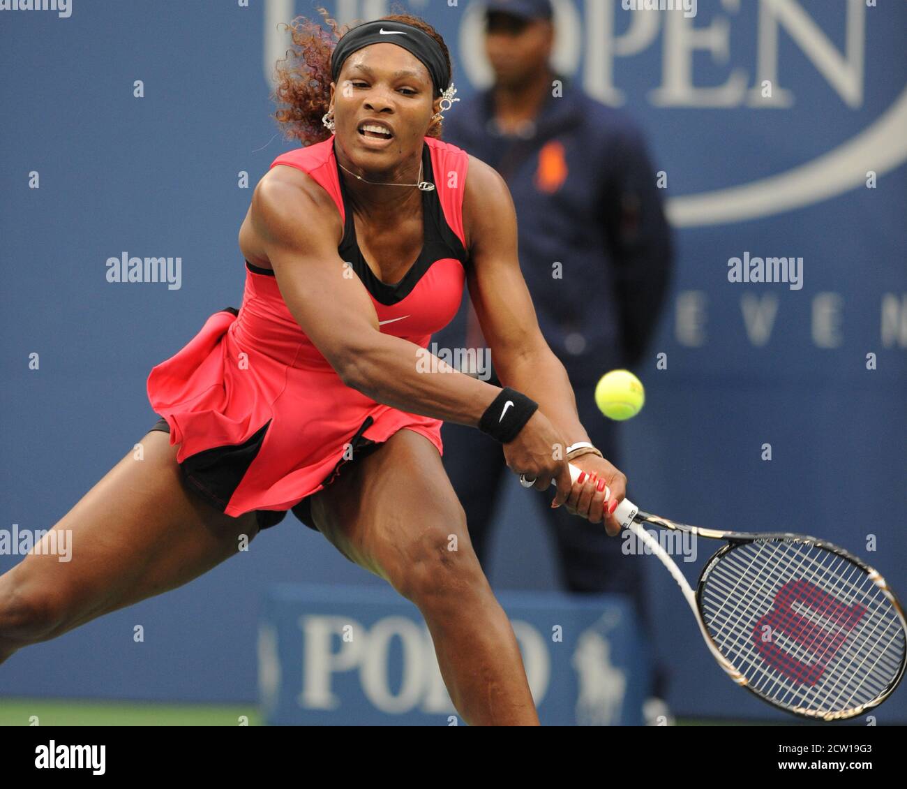 Queens, États-Unis d'Amérique. 11 septembre 2011. FLUSHING NY- SEPTEMBRE 11 : Samantha Stosur, joueur de tennis australien, célèbre après avoir remporté la victoire contre l'US Serena Williams lors de la finale féminine de l'US Open 2011 au centre de tennis national de l'USTA Billie Jean King à New York le 11 septembre 2011. Personnes: Serena Williams crédit: Storms Media Group/Alay Live News Banque D'Images