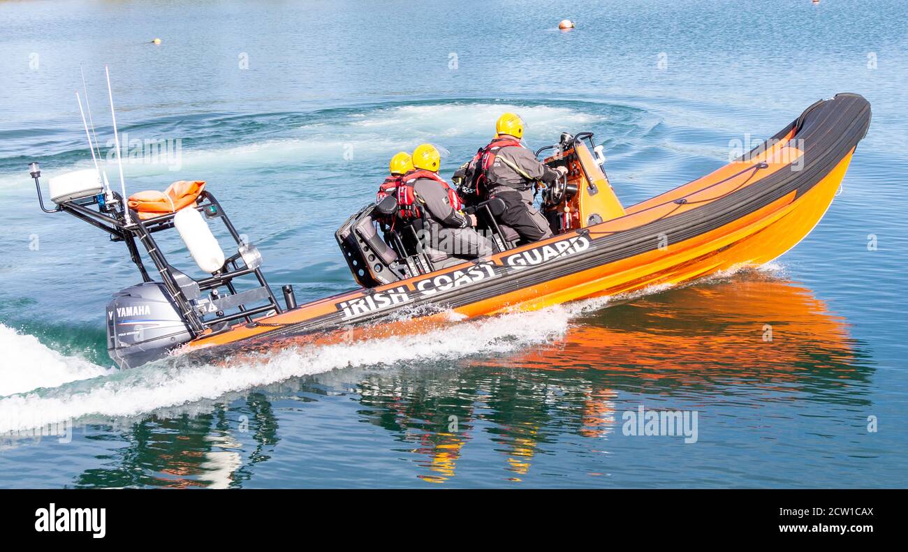 Côte irlandaise classe D Rib avec équipage. Banque D'Images