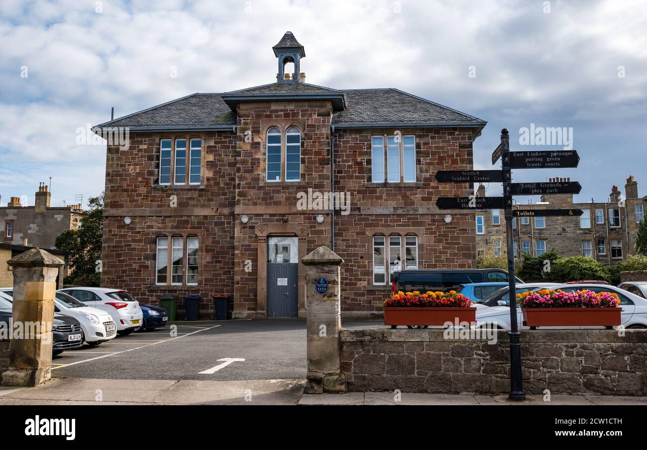 Musée et bibliothèque des communautés côtières dans un ancien bâtiment scolaire, North Berwick, East Lothian, Écosse, Royaume-Uni Banque D'Images