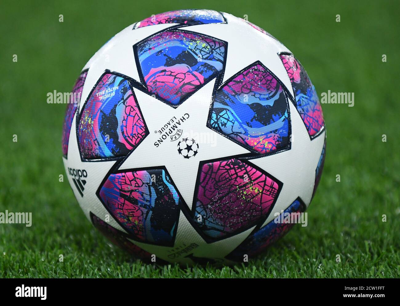 Dernier ballon de la ligue des champions de l'uefa Banque de photographies  et d'images à haute résolution - Alamy