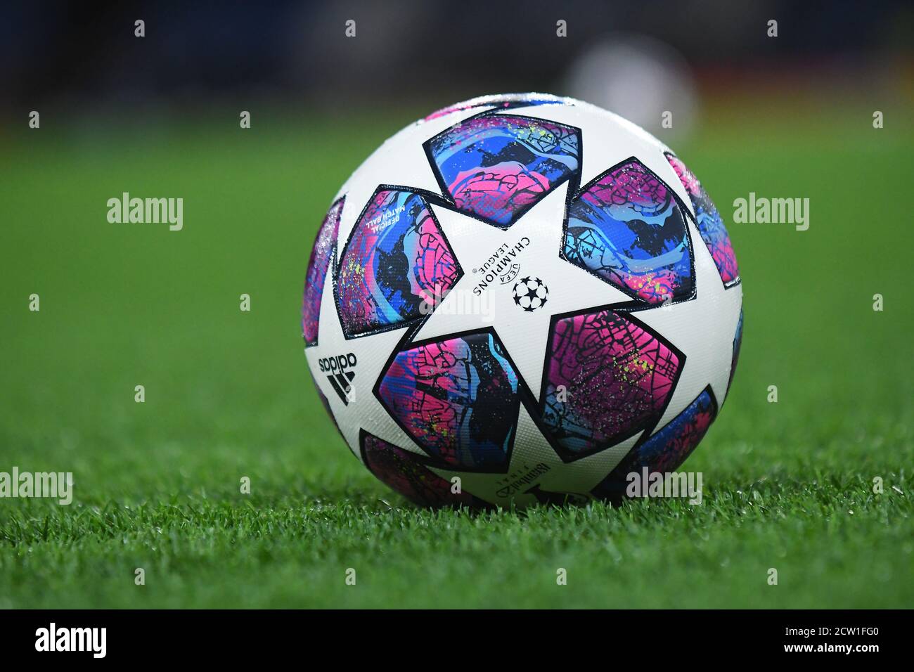 Uefa champions league ball Banque de photographies et d'images à haute  résolution - Alamy