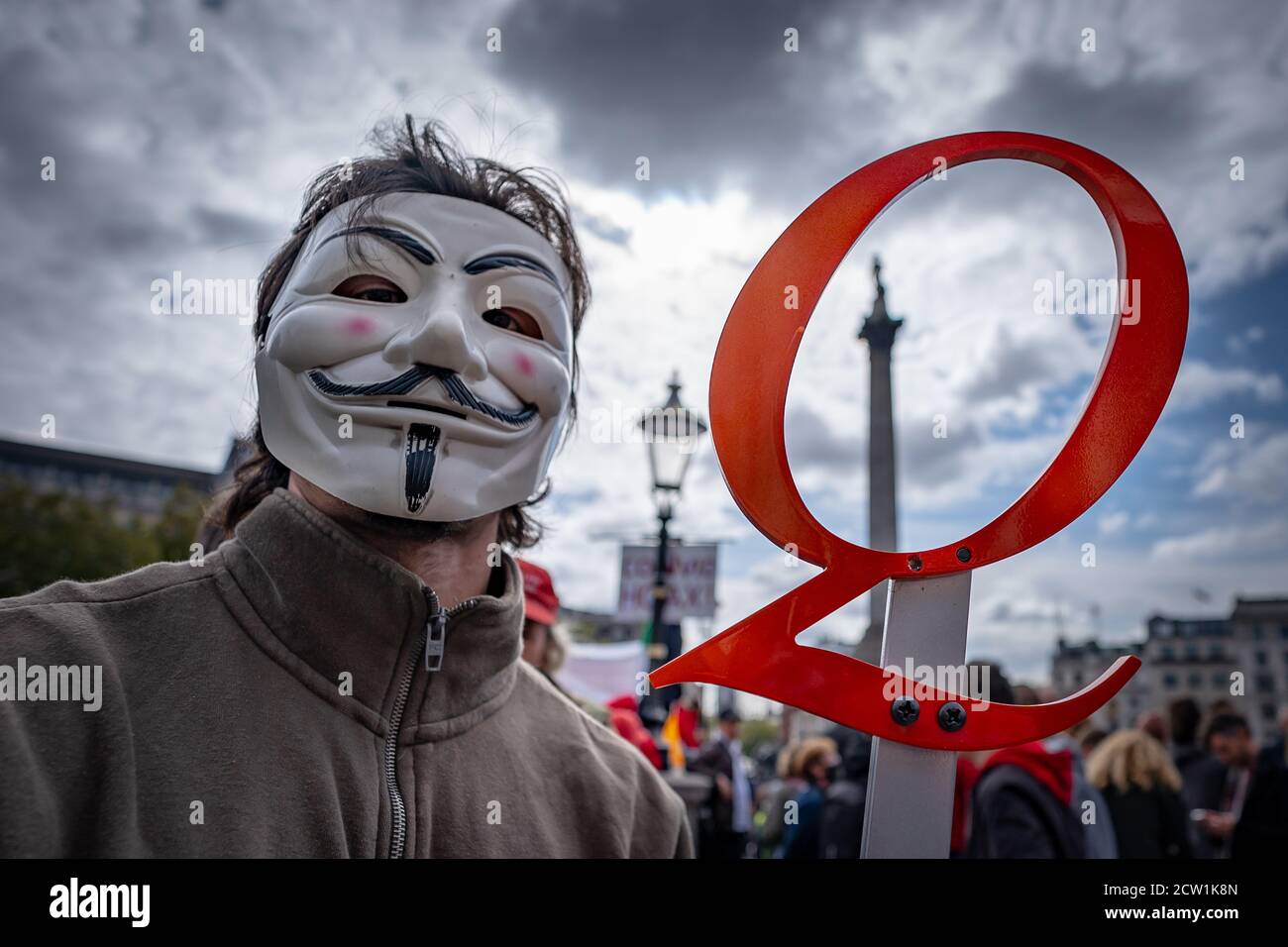 Des milliers de manifestants sans masque ignorent la prise de distance sociale pour les manifestations et les manifestations anti-verrouillage de Trafalgar Square, Londres, au Royaume-Uni. Banque D'Images