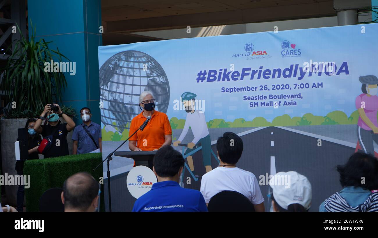 Pasay, Philippines. 26 septembre 2020. Ambassadeur des pays-Bas, son Excellence, Saskia de Lang, participant à l'événement #BikegentilMOA. (Photo de Sherbien Dacalanio/Pacific Press) crédit: Pacific Press Media production Corp./Alay Live News Banque D'Images