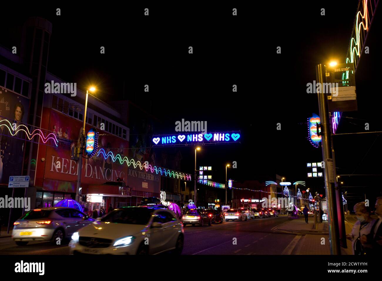 Blackpool illuminations avec NHS et des feux d'hommage de travailleur clé, sur la position de premier plan de la promenade, arc-en-ciel, merci le NHS, la Tour, 2020, Covid-19 Banque D'Images