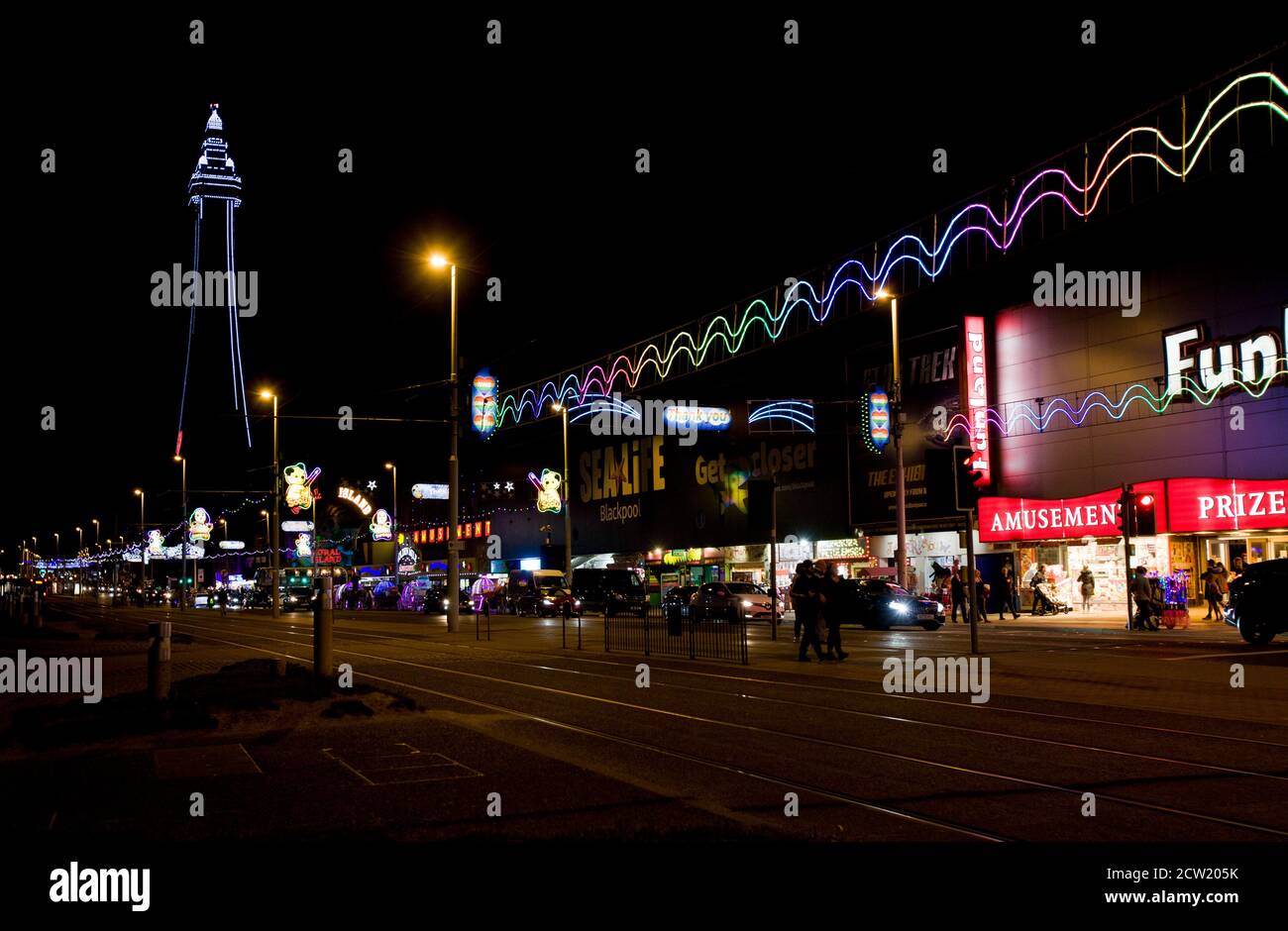 Blackpool illuminations avec NHS et des feux d'hommage de travailleur clé, sur la position de premier plan de la promenade, arc-en-ciel, merci le NHS, la Tour, 2020, Covid-19 Banque D'Images