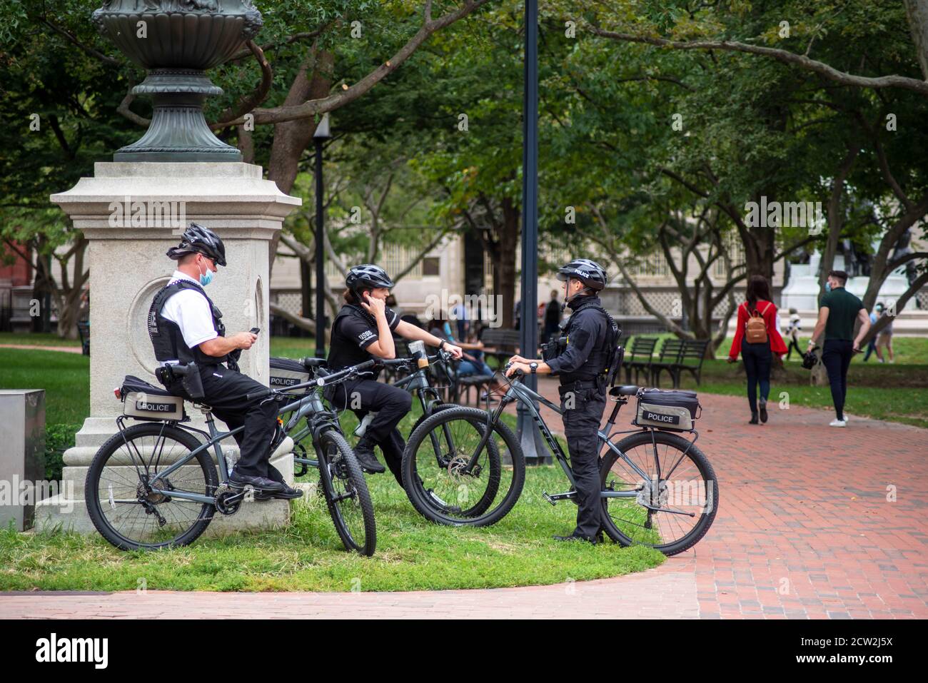 Police du service secret sur des vélos à Lafayette Park. Banque D'Images