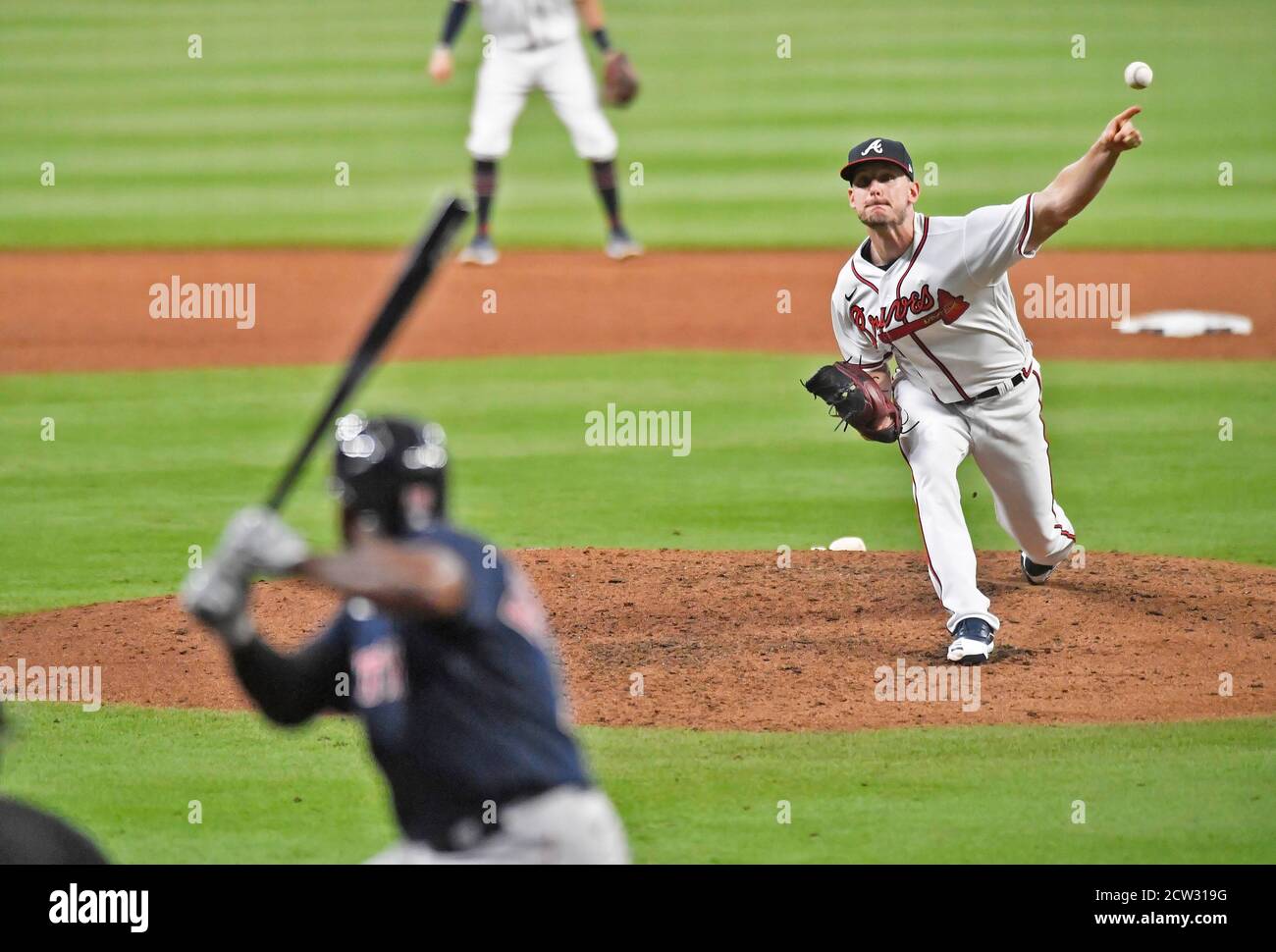 Atlanta, Géorgie, États-Unis. 26 septembre 2020. Le lanceur Atlanta Braves Grant Dayton délivre un terrain lors du quatrième repas d'un match MLB contre le Boston Red Sox au Truist Park à Atlanta, en Géorgie. Austin McAfee/CSM/Alamy Live News Banque D'Images