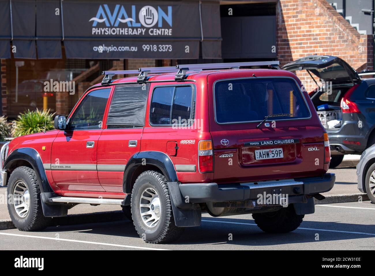 Classic 1993 Toyota Landcruiser garée à Avalon Beach, Sydney, Australie Banque D'Images