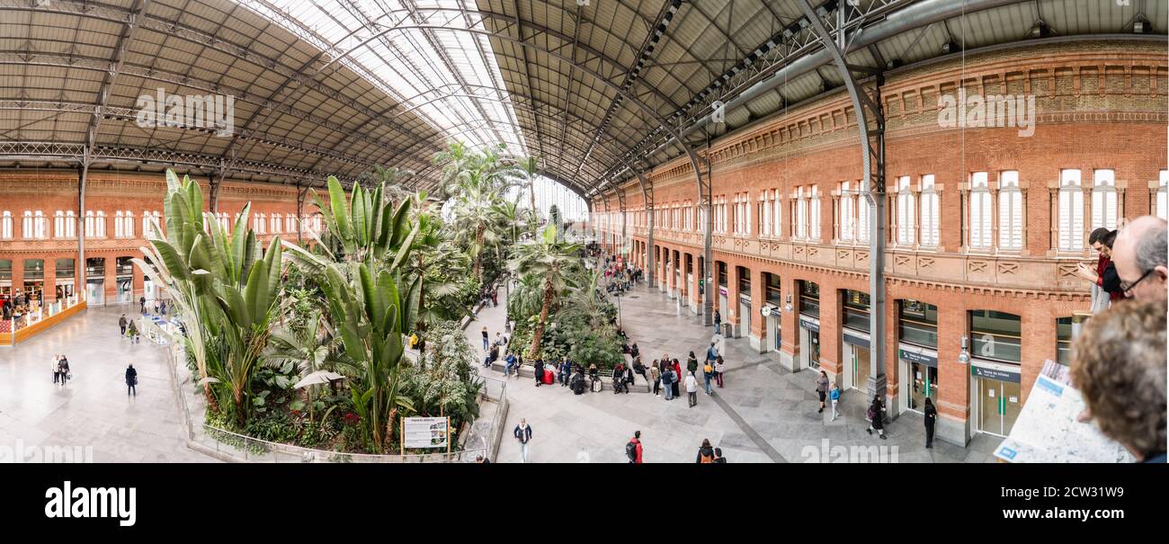 MADRID, ESPAGNE. 20 FÉVRIER 2020. À l'intérieur de la gare Atocha de Madrid, en Espagne Banque D'Images