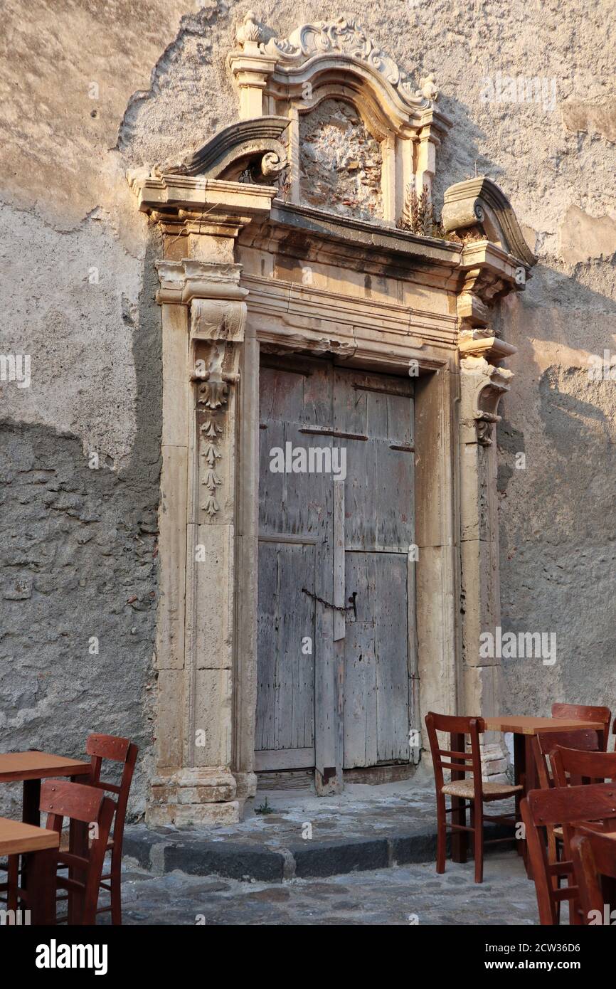 Milazzo - Entrata della Chiesa di San Gaetano all'alba Banque D'Images