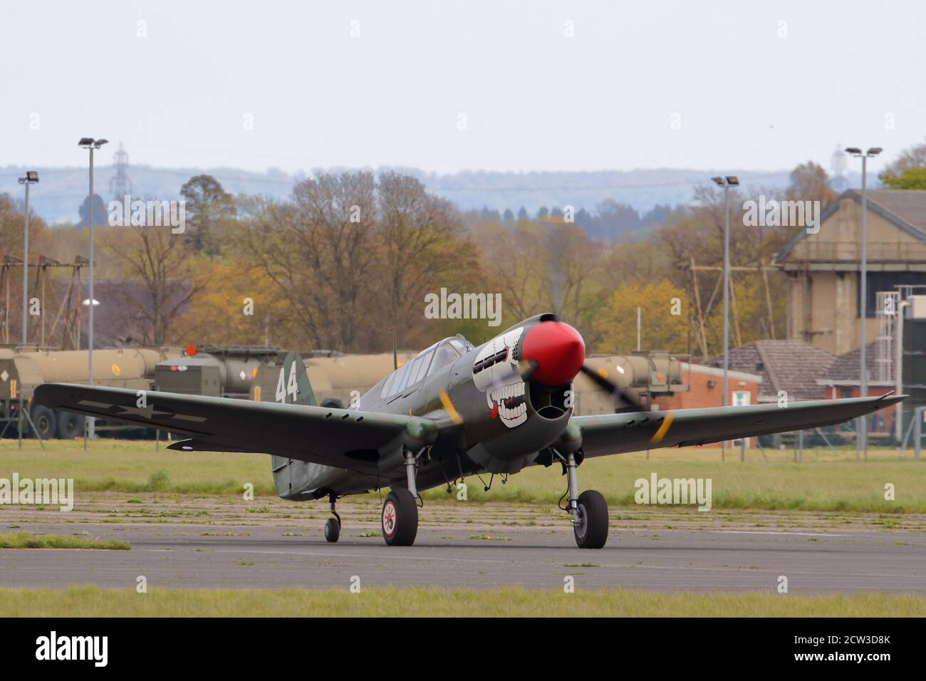 A American Curtiss P-40 Warhawk G-KITT Tighter Toiing au Abingdon Air & Country Show 2016, Oxfordshire, Royaume-Uni Banque D'Images