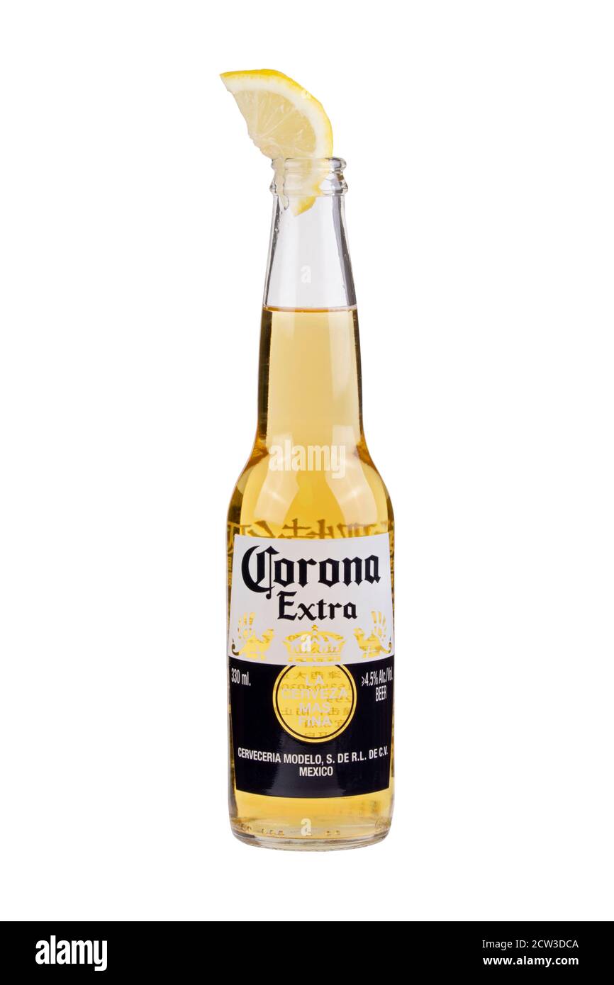 Guilin, Chine 30 mars 2020 Corona Extra est une bière pâle produite au Mexique. C'est l'une des bières les plus vendues dans le monde. Isolé sur ba blanc Banque D'Images