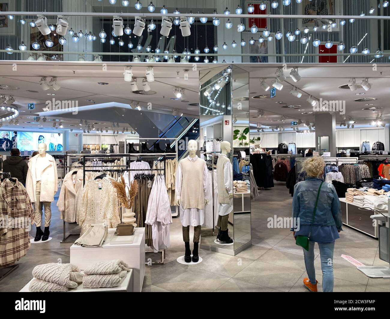 Monchengladbach, Allemagne - septembre 9. 2020: Vue sur H et M magasin de  mode dans le centre commercial allemand (centre Photo Stock - Alamy