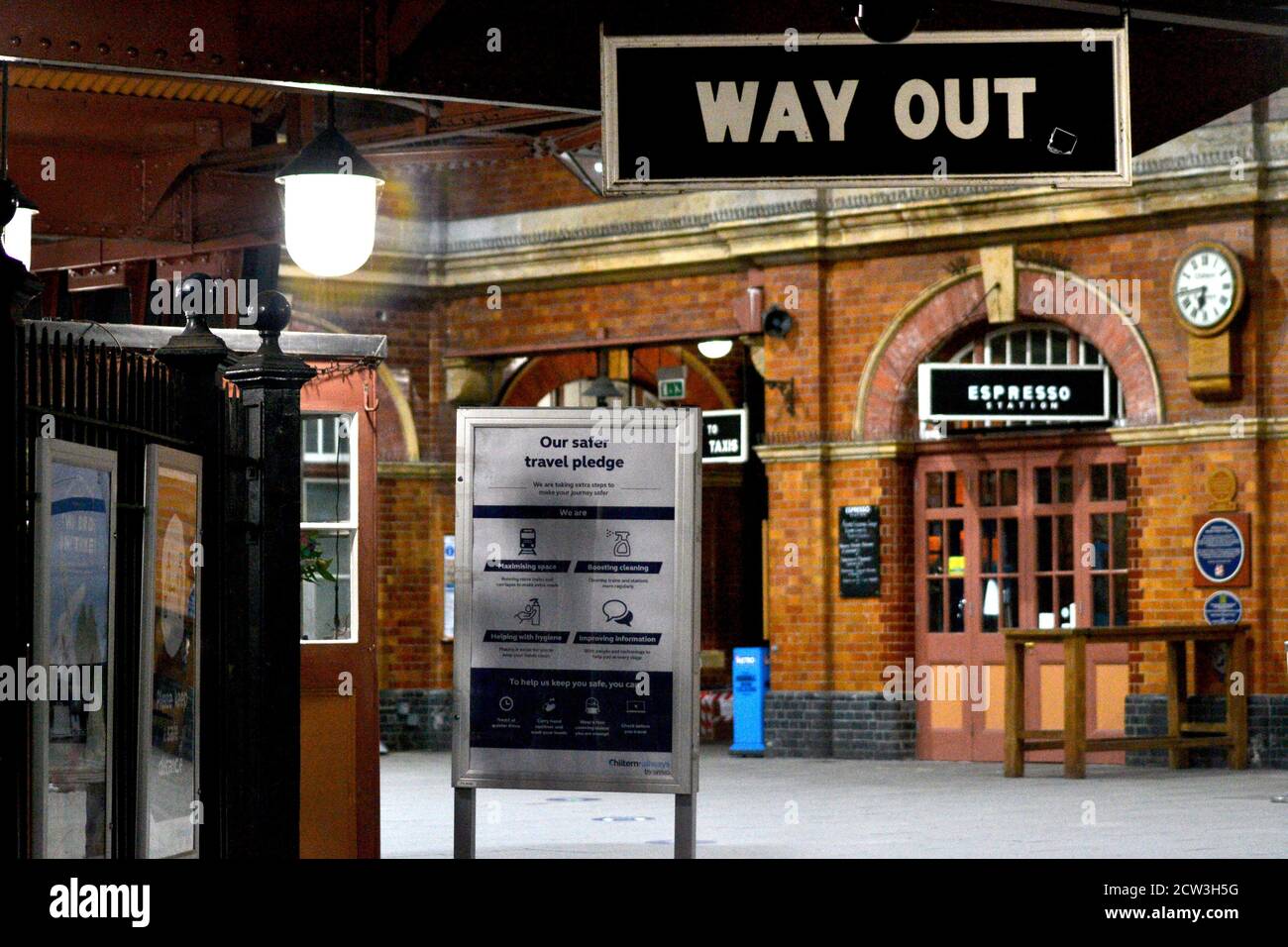 Gare de Moor Street à Birmingham - « notre promesse de voyage plus sûr » Et affiche de sortie Banque D'Images