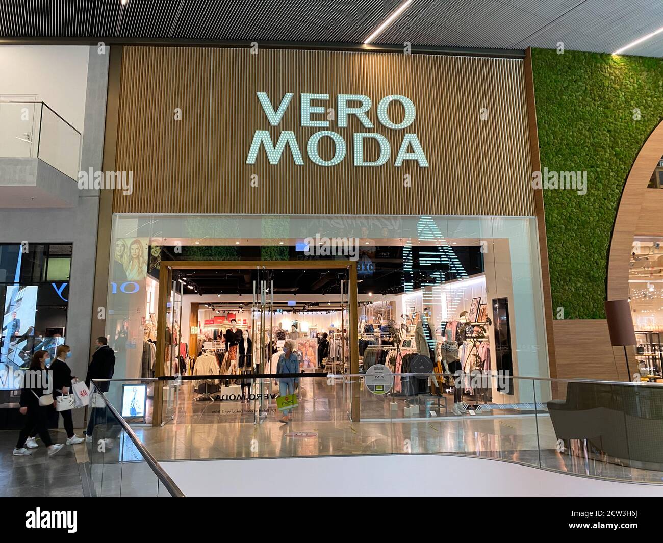 Monchengladbach, Allemagne - septembre 9. 2020: Vue sur Vero Moda marque de  mode de la société de magasin à l'intérieur du centre commercial Minto  Photo Stock - Alamy