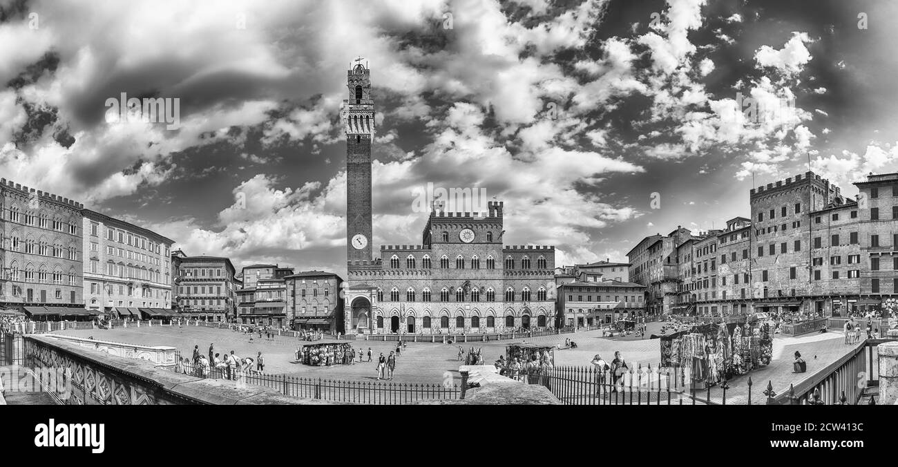 Sienne, ITALIE - 22 JUIN : vue panoramique sur la Piazza del Campo, l'une des plus grandes places médiévales d'Europe et le principal monument de Sienne, Italie, le 22 juin 2 Banque D'Images