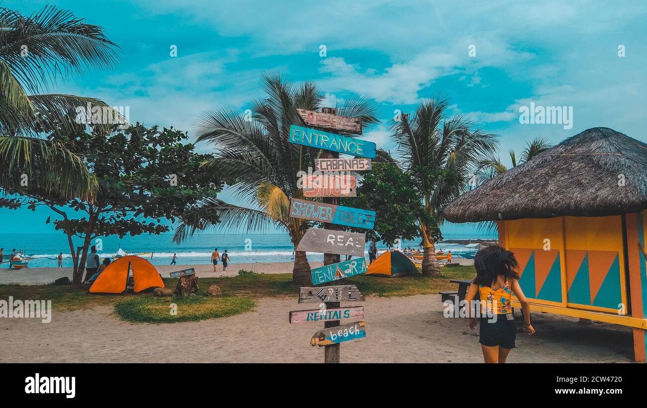 Camping et refuge de la vraie côte et station de surf Banque D'Images