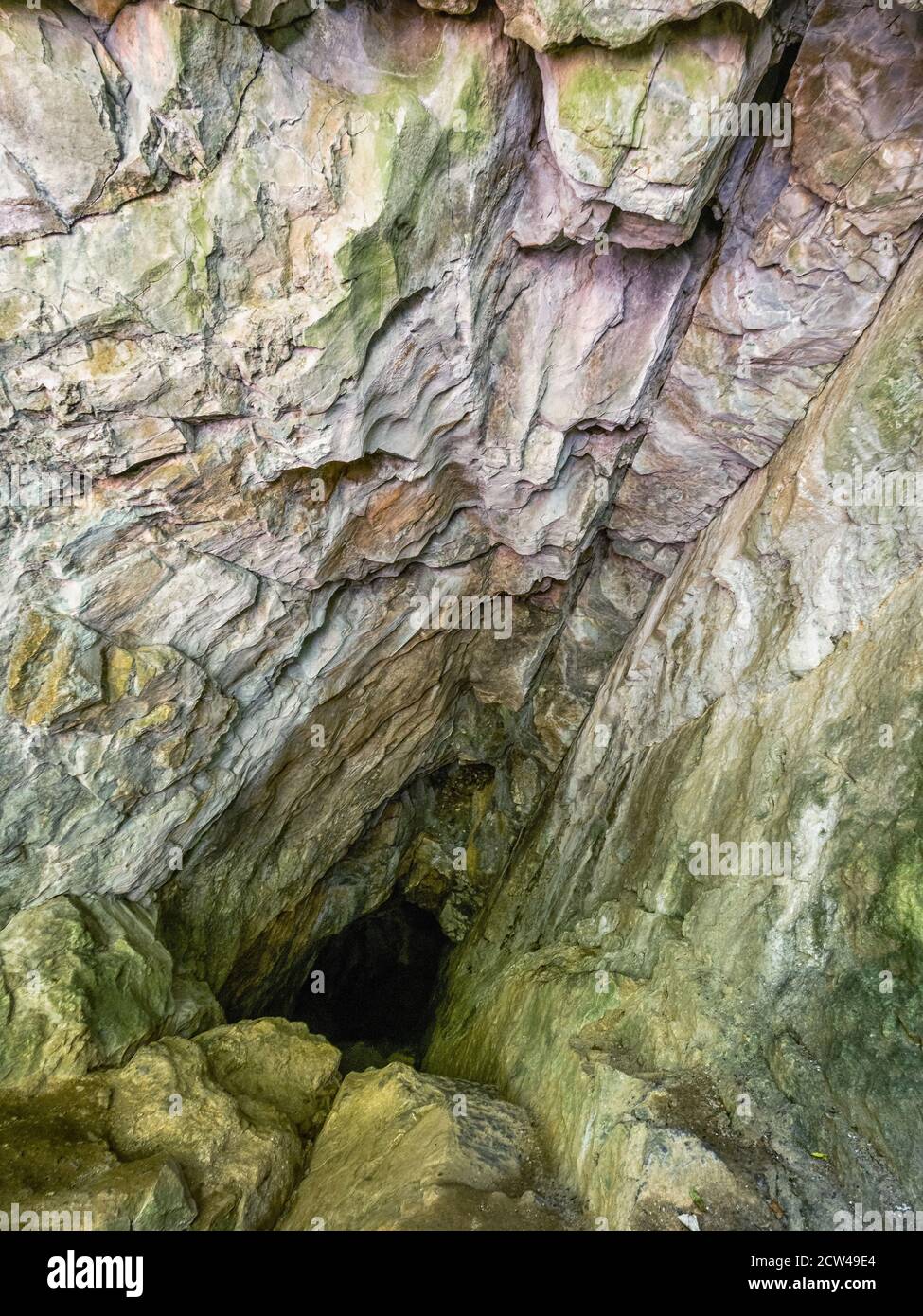 À l'intérieur du trou d'Aveline, une grotte à Burrington Combe dans la Site de Mendip Hills Somerset, Royaume-Uni, du plus grand cimetière mésolithique de Grande-Bretagne site Banque D'Images