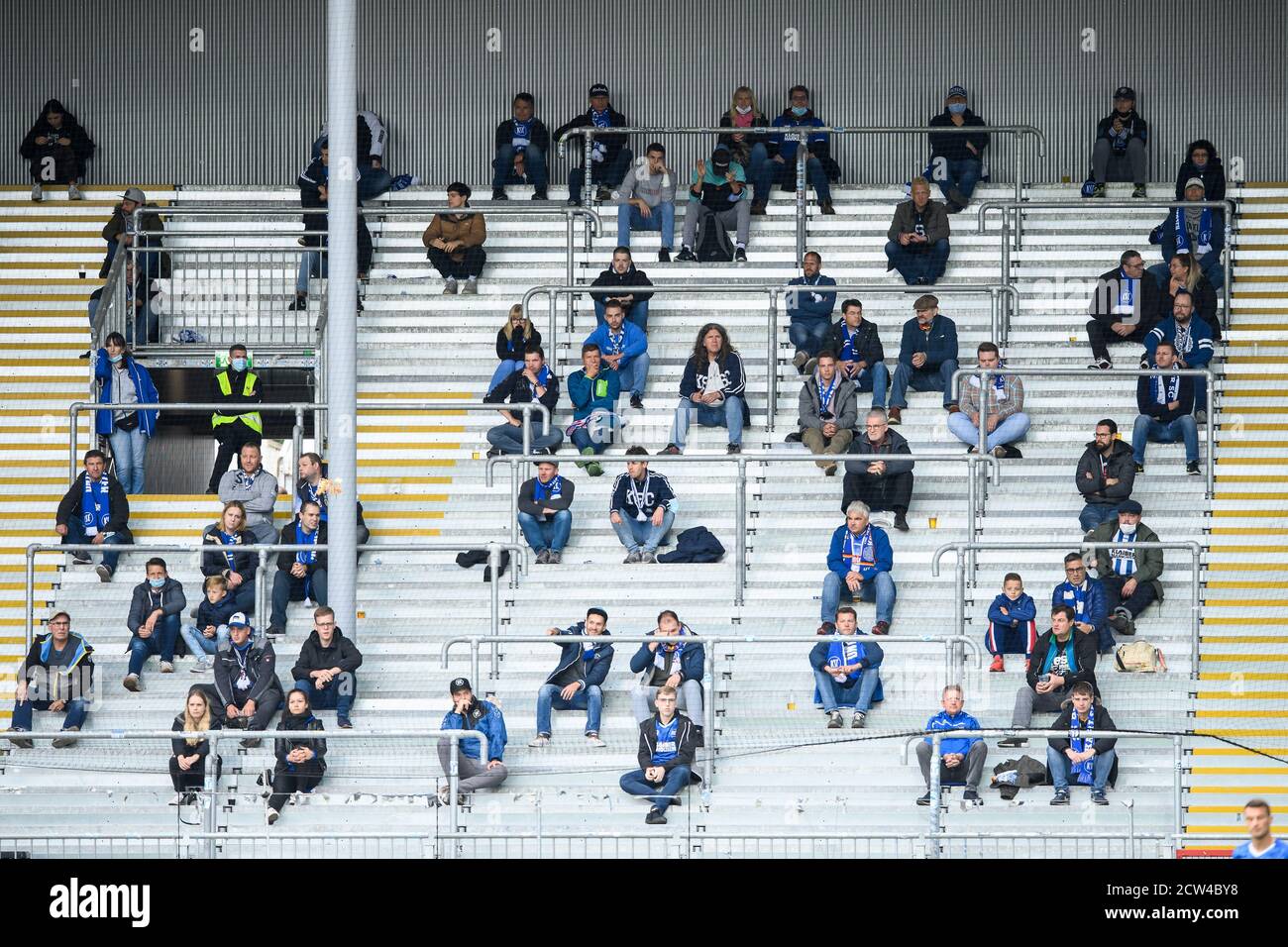 Karlsruhe, Allemagne. 27 septembre 2020. Vue d'ensemble, tribune avec peu de spectateurs, en raison de la régulation de distance Corona. GES/football/2ème Bundesliga: Karlsruher SC - VfL Bochum, 09/27/2020 football/Soccer: 2ème Ligue allemande: Karlsruhe vs Bochum, Karlsruhe, 27 septembre 2020 | usage dans le monde crédit: dpa/Alay Live News Banque D'Images