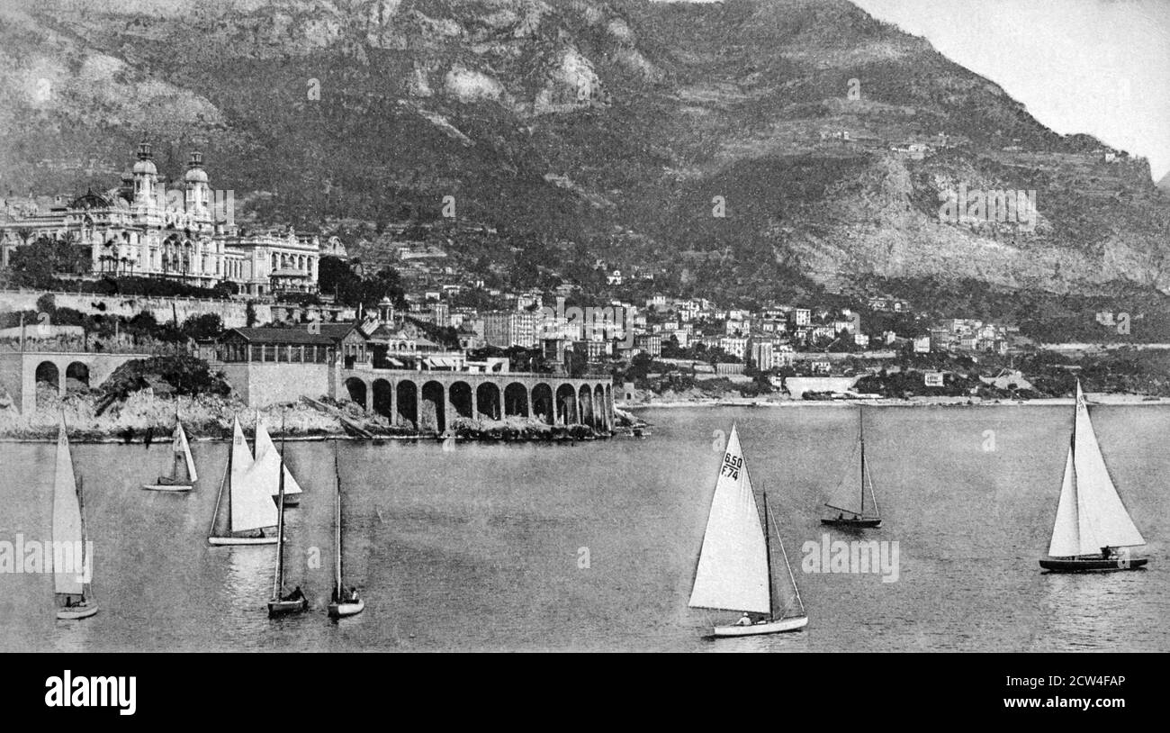 Une vue historique de la journée de régate à Monte Carlo, Monaco, prise d'une carte postale c.début 1900. Banque D'Images