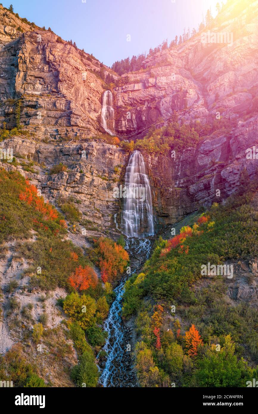 Bridal Veil Falls, Provo, Utah pendant la saison d'automne au coucher du soleil. Banque D'Images