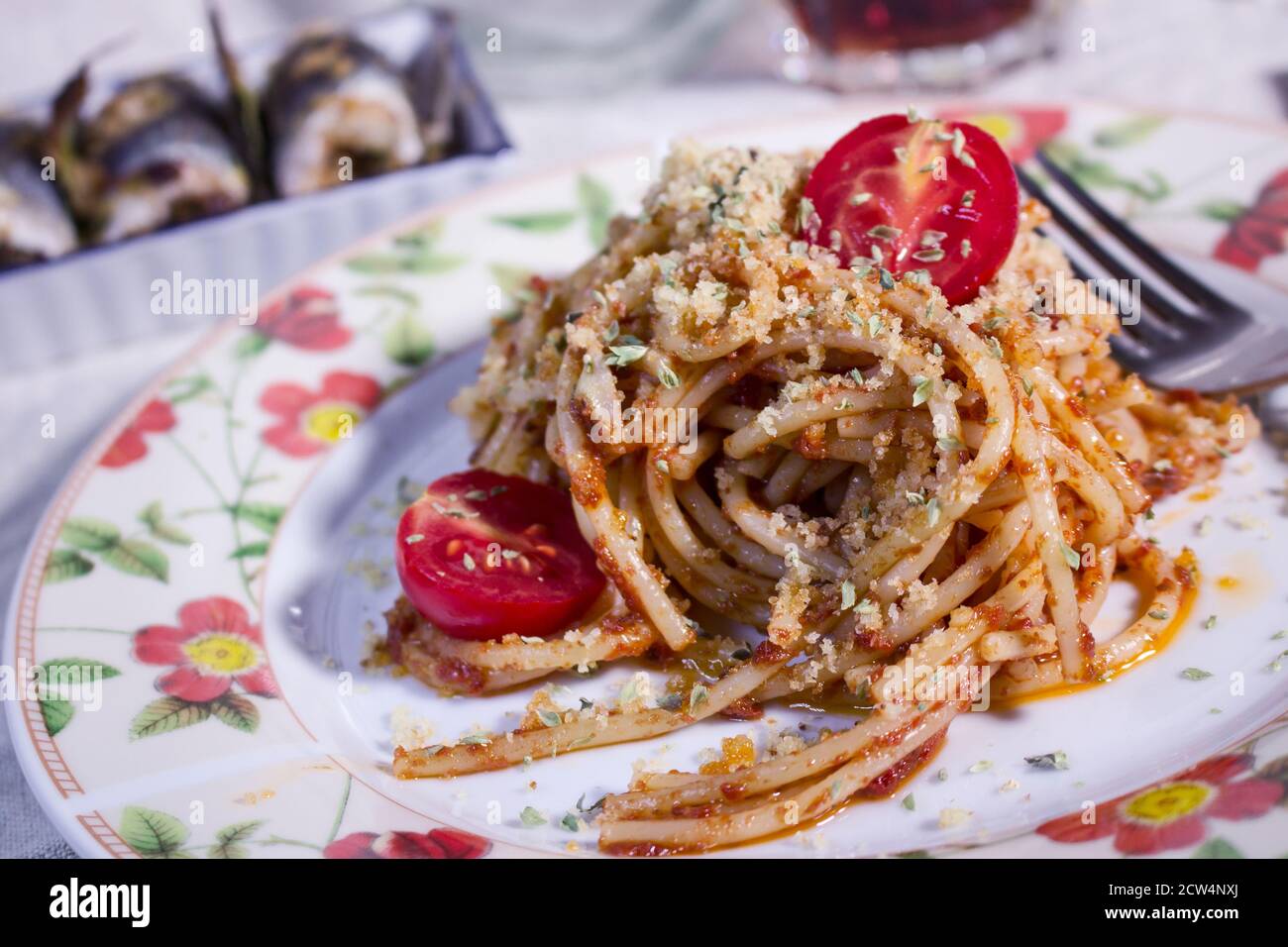 Recette sicilienne: Spaghetti 'c'anciova e muddica atturrata' (avec