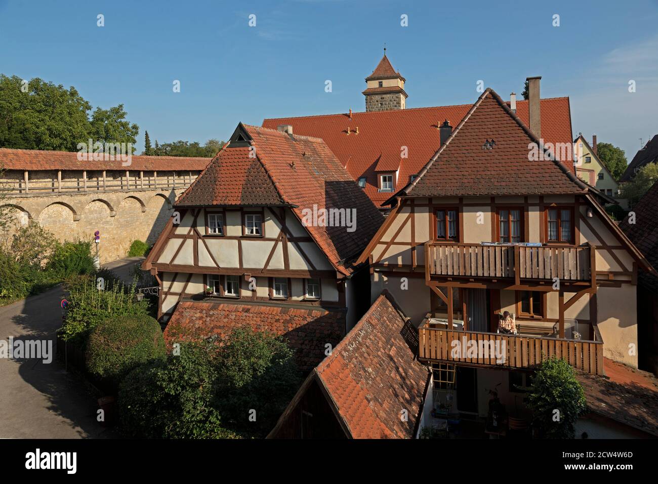 Promenade en parapet, mur de ville et tour Galgentor, vieille ville, Rothenburg ob der Tauber, moyenne-Franconie, Bavière, Allemagne Banque D'Images