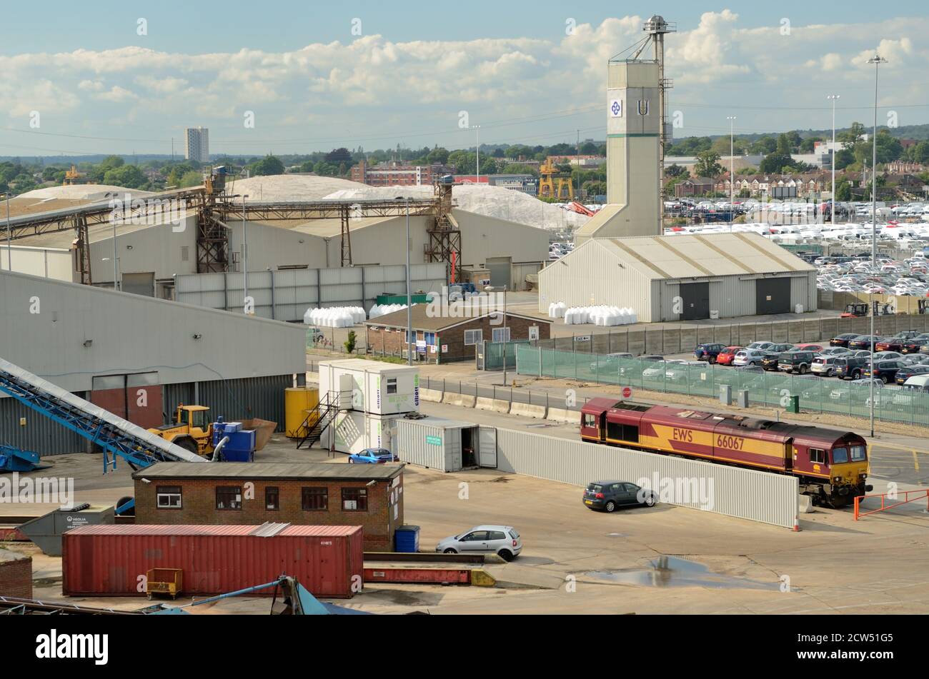 Locomotive diesel de classe 66 EWS n° 66067 sur les quais de Southampton. Banque D'Images
