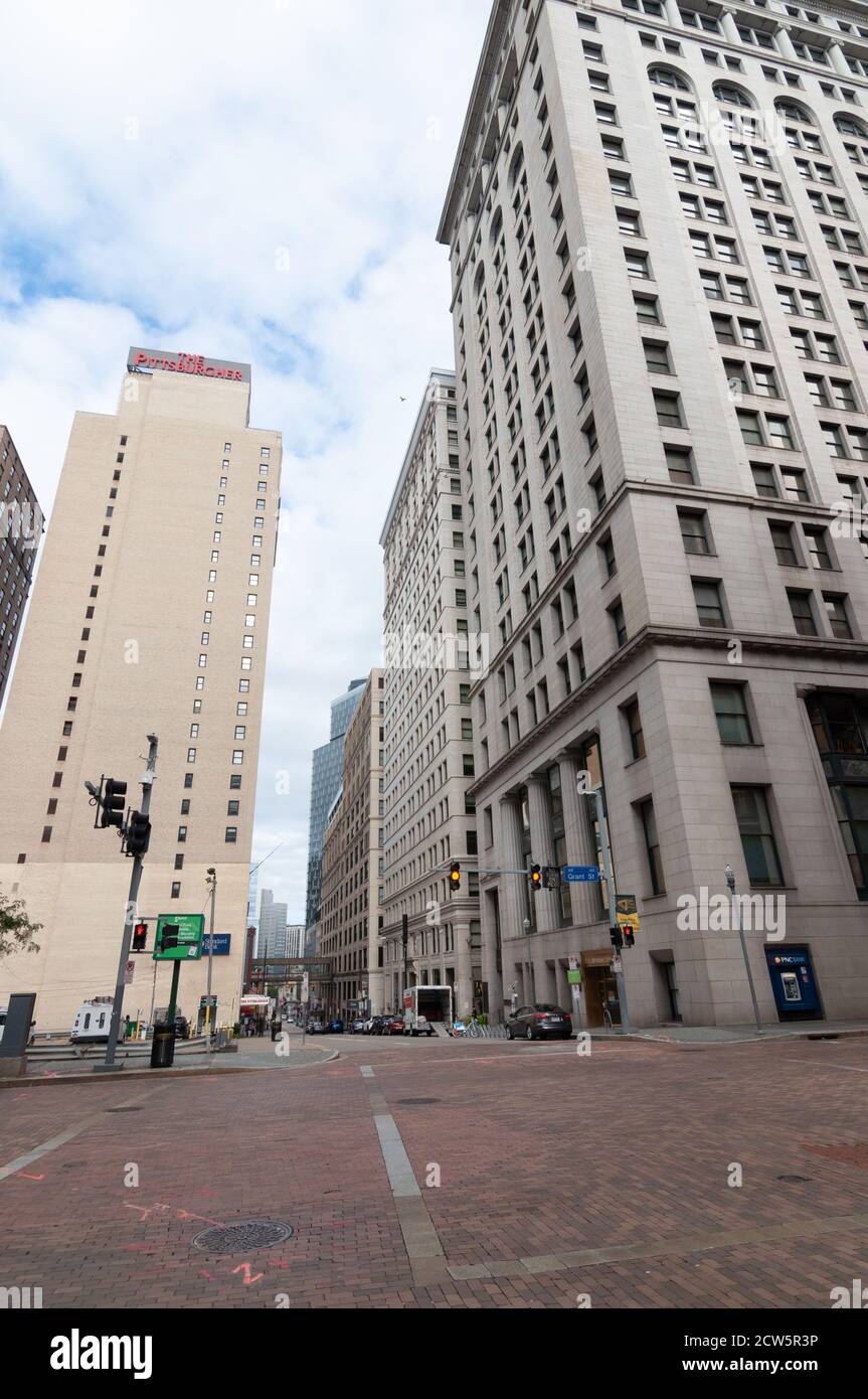 Bâtiments à l'intersection de Forbes Avenue et Grant Street dans le centre-ville de Pittsburgh, Pennsylvanie, États-Unis Banque D'Images