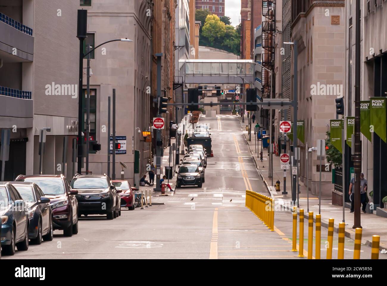 La piste cyclable le long de Third Avenue en direction de Grant Street dans le centre-ville de Pittsburgh, Pennsylvanie, États-Unis Banque D'Images