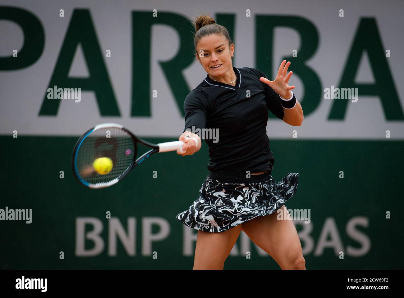 Maria Sakkari de Grèce en action contre Ajla Tomljanovic d'Australie lors de la première partie du Roland Garros 2020, Grand Chelem tennis Tournament Banque D'Images