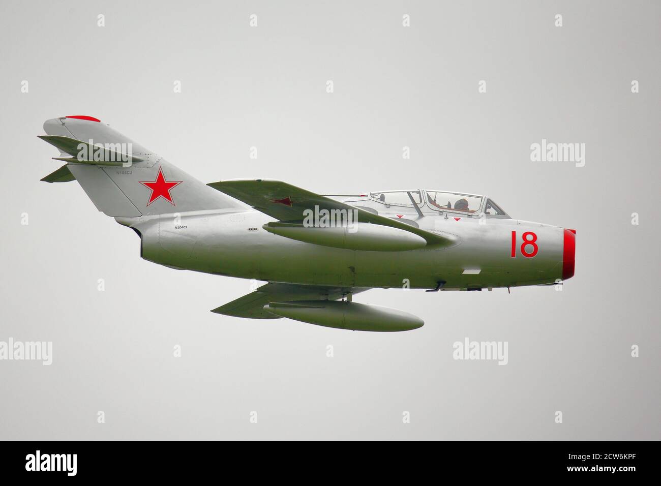 MIG 15 effectuant sa routine au Cosford Air Show 2016, Shropshire, Royaume-Uni Banque D'Images