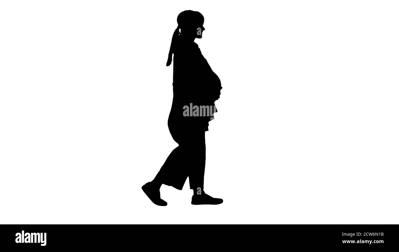 Bonne femme blonde enceinte marchant, Alpha Channel Banque D'Images