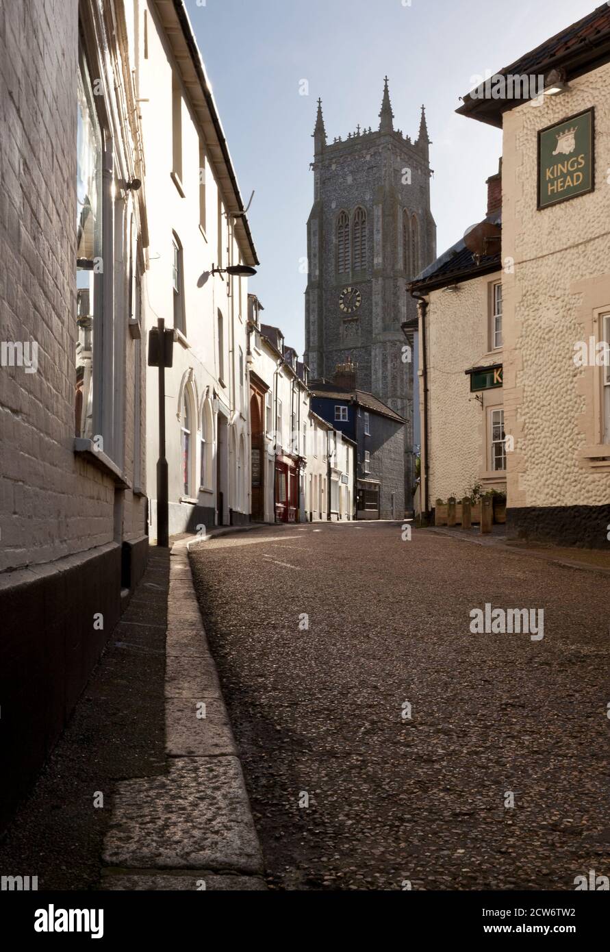 Rue arrière et église à Cromer Norfolk Angleterre Royaume-Uni Banque D'Images