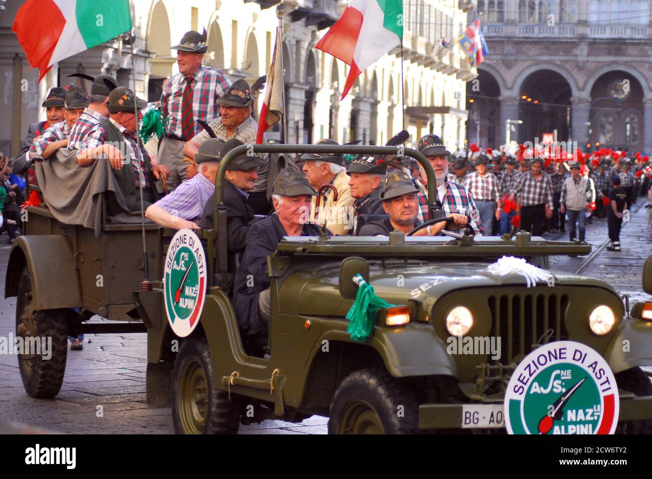 Turin, Piémont/Italie -05/08/2011- 84° rassemblement national d'Alpini, le corps d'infanterie de guerre de montagne de l'armée italienne. Banque D'Images