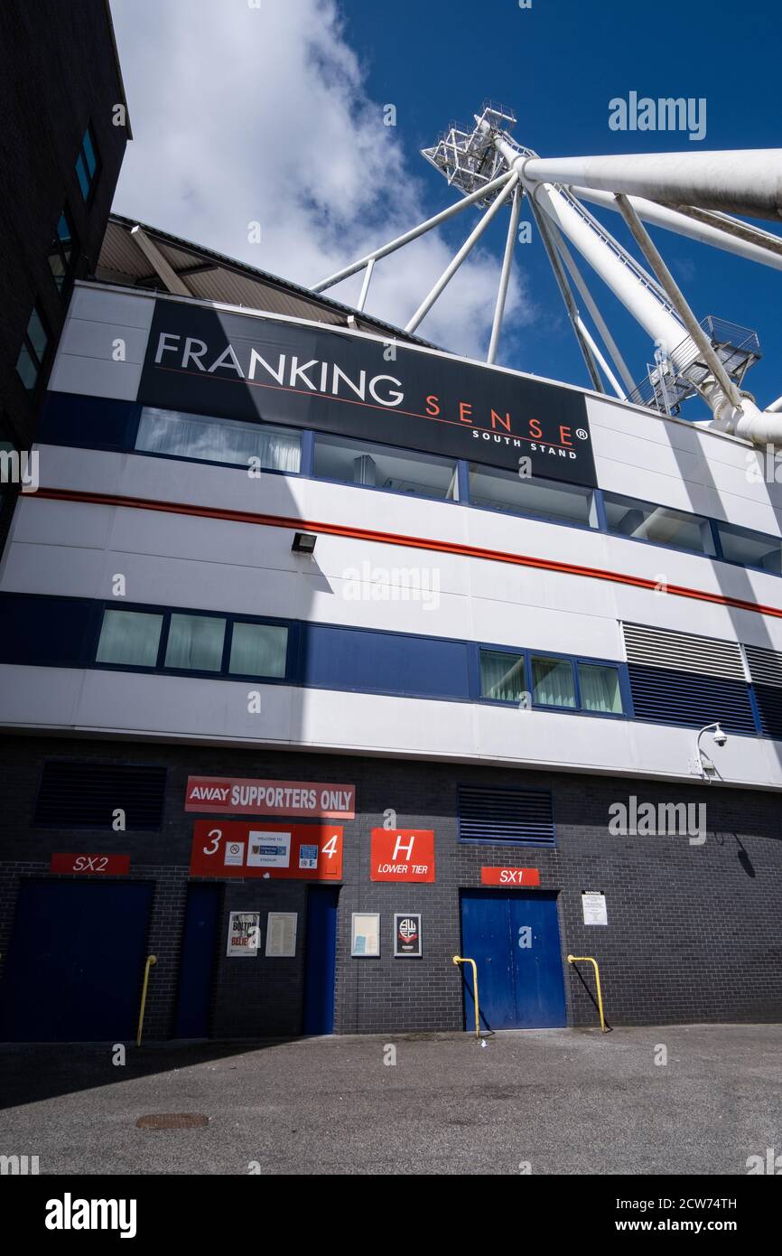 Les supporters du stand du Sud ont accès au club de football de Bolton Wanderers avec Logo dans Lancashire juillet 2020 Banque D'Images Les supporters du stand du Sud ont accès au club de football de Bolton Wanderers avec Logo dans Lancashire juillet 2020 Banque D'Images