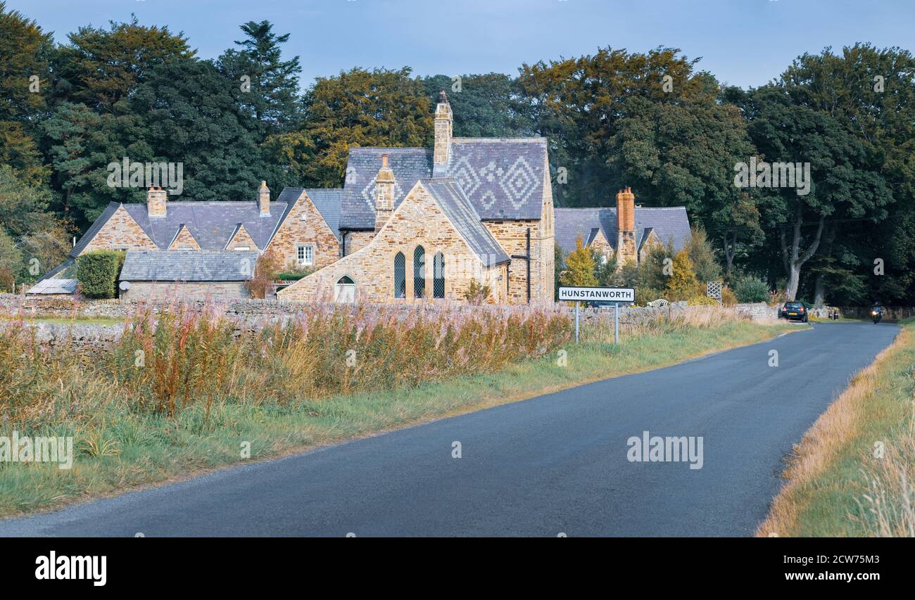 Bâtiments classés conçus par l'architecte victorien Samuel Sanders Teulon in Village de Hunstanworth dans le comté de Durham Nord-est de l'Angleterre Banque D'Images