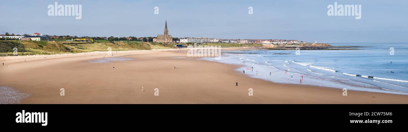 Panorama de la plage de Longsands à Tynemouth sur la côte de Northumberland Du nord-est de l'Angleterre Banque D'Images
