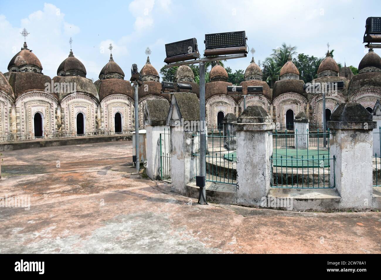 Ancien temple en terre cuite du XIXe siècle à Ambienka Kalna, Bengale occidental Banque D'Images