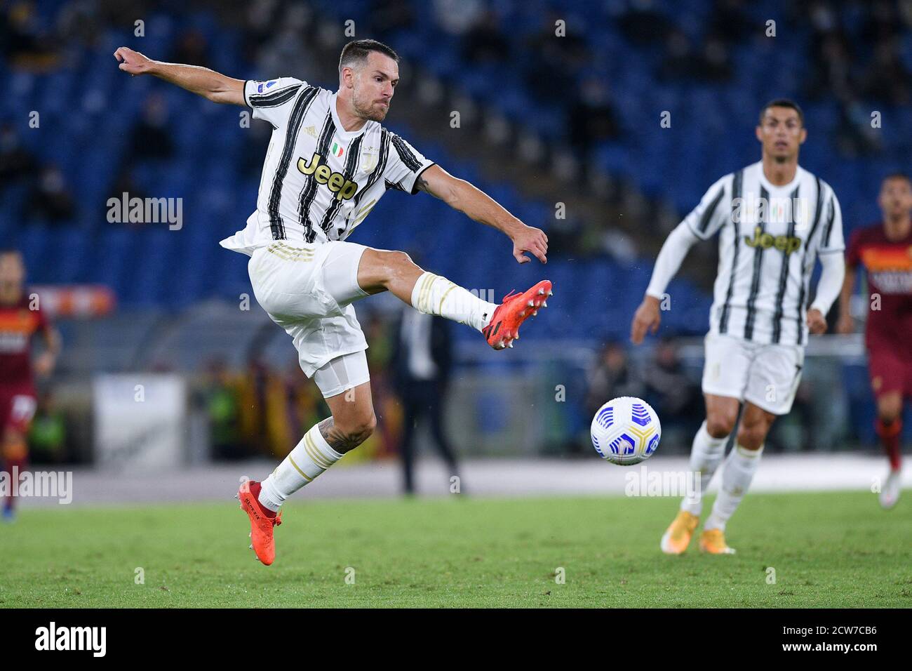 Aaron Ramsey de Juventus FC pendant la série UN match entre Roma et Juventus au Stadio Olimpico, Rome, Italie, le 27 septembre 2020. Photo de Giuseppe Maffia. Banque D'Images