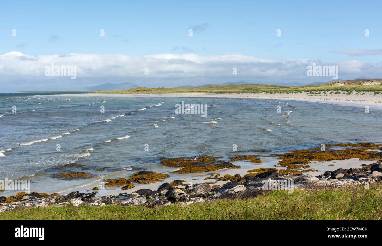 Une journée balayée par le vent à Clachan Sands sur l'île de Ouist. Nord Banque D'Images