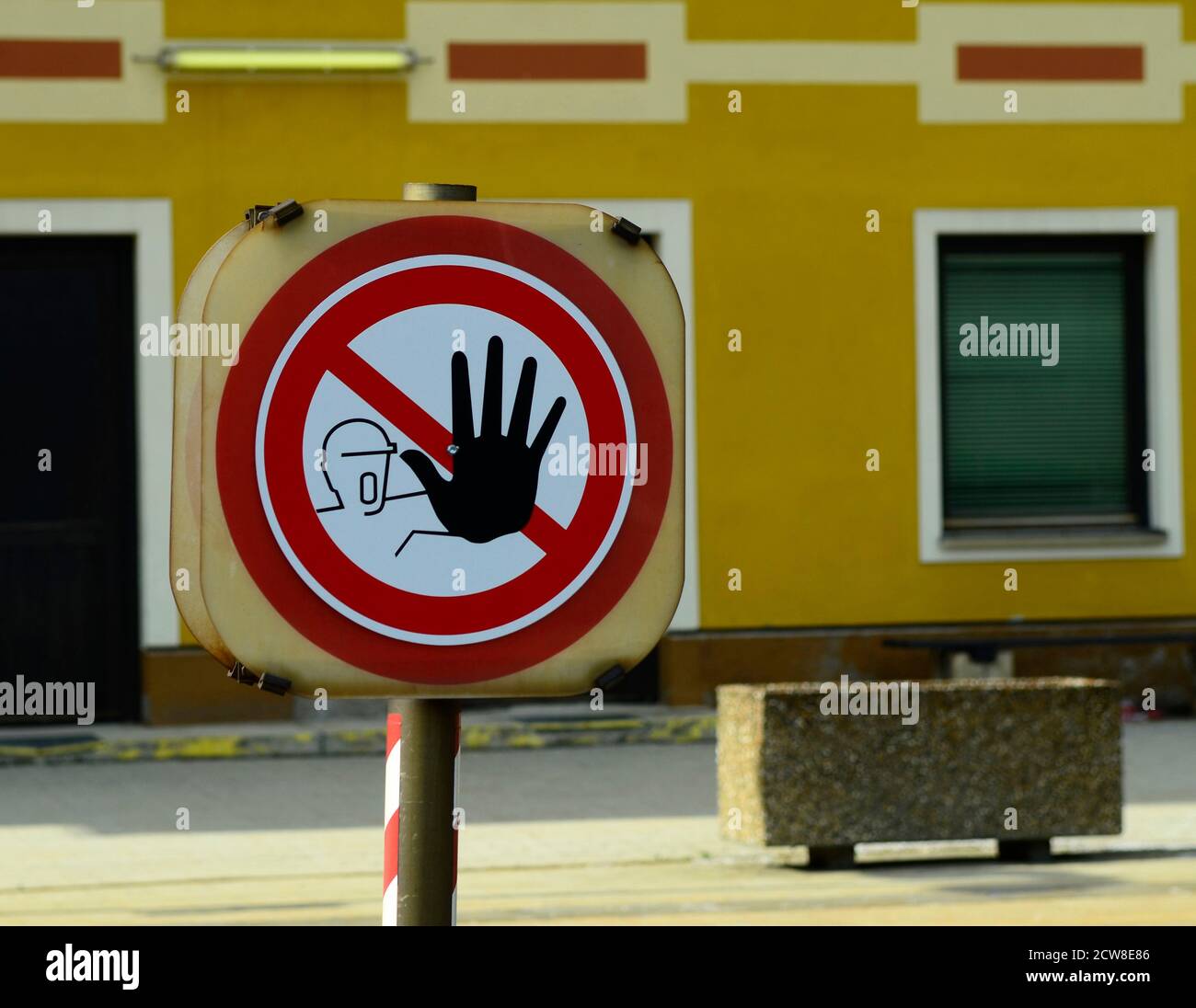 Autriche, chemin de fer Semmering - panneau d'avertissement - ne pas traverser de rails Banque D'Images