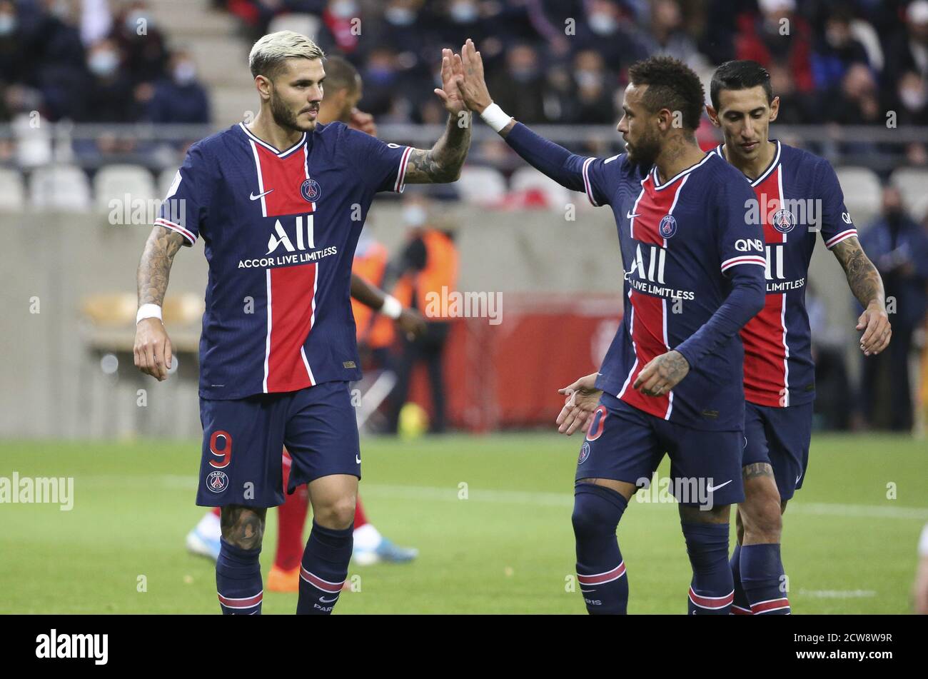 Mauro Icardi Du Psg Celebre Son Deuxieme But Avec Neymar Jr Lors Du Championnat Francais Ligue 1 Match De Football Entre Stade De Reims Et Paris S Photo Stock Alamy